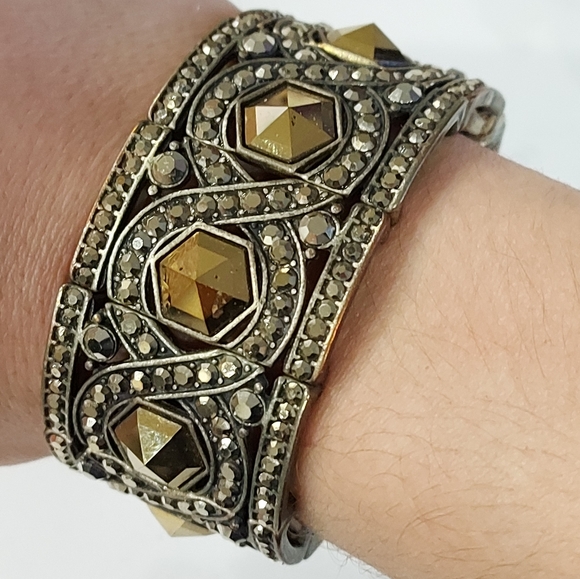 Gold Tone Bracelet with Gold Gemstones - Picture 2 of 3